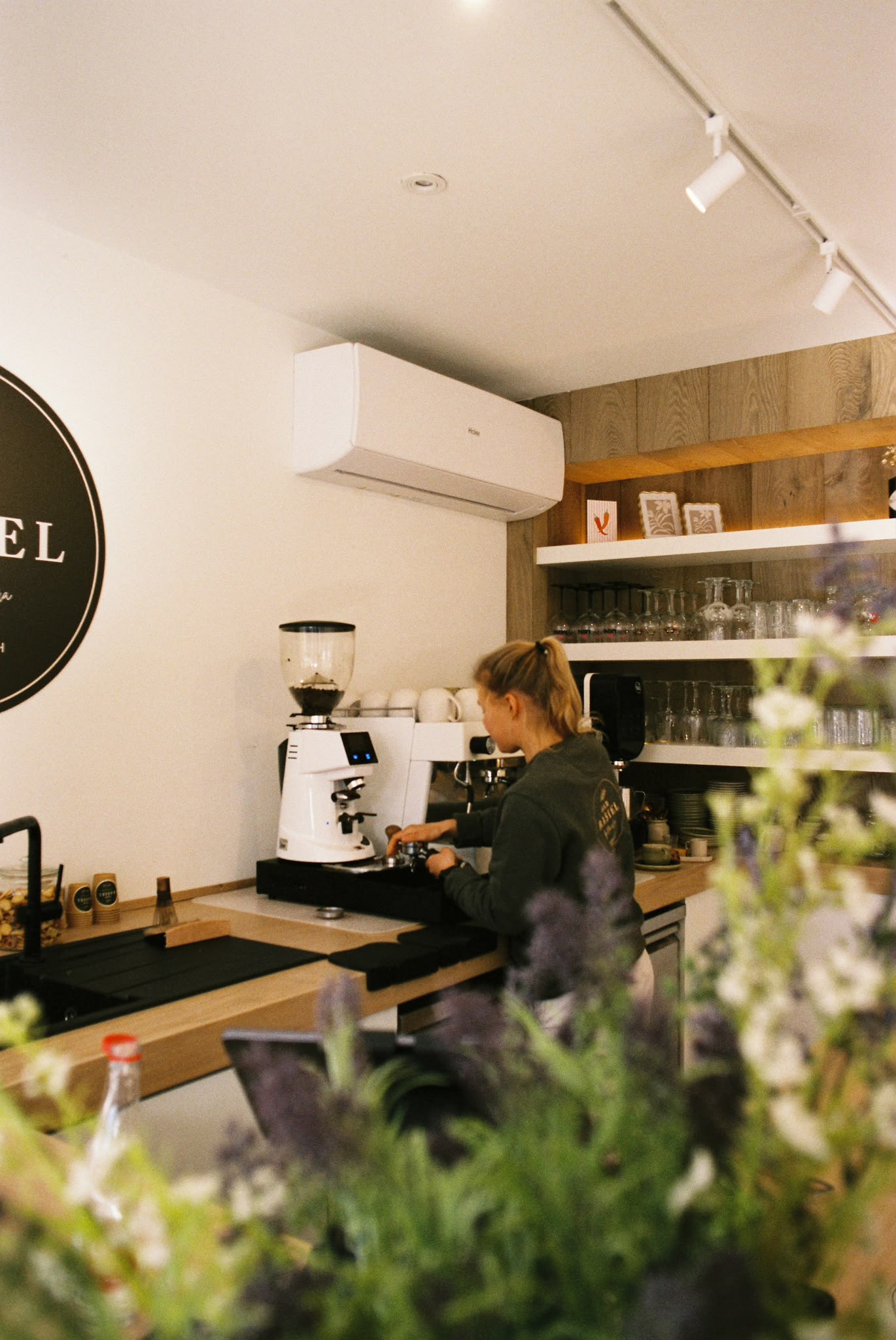 Overnamekans: instapklare, trendy foodbar Bar Basiel in Westmalle — foto 1