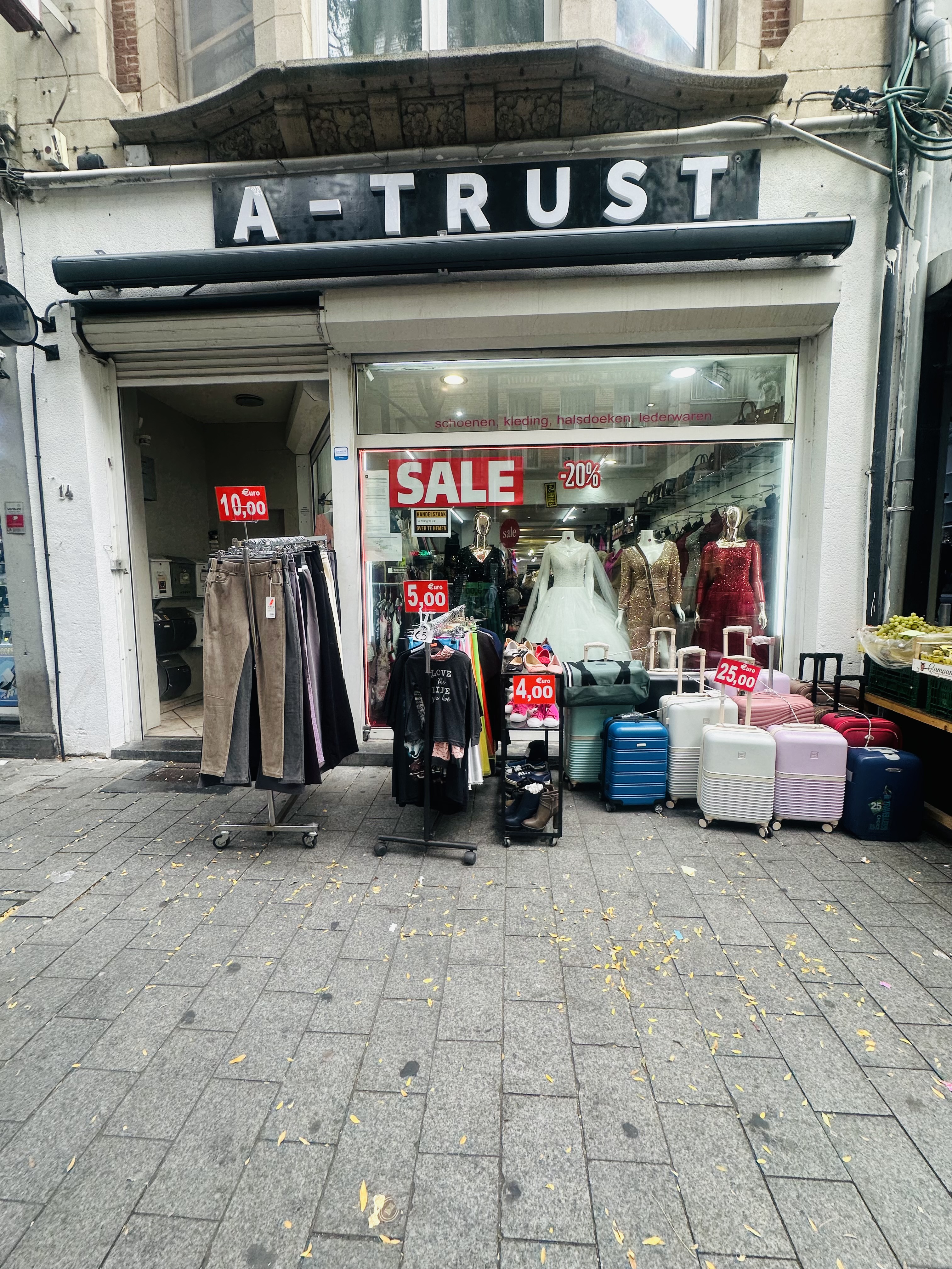 Winkelpand in Antwerpen | Toplocatie nabij station | Veelzijdige handelsruimte — foto 1