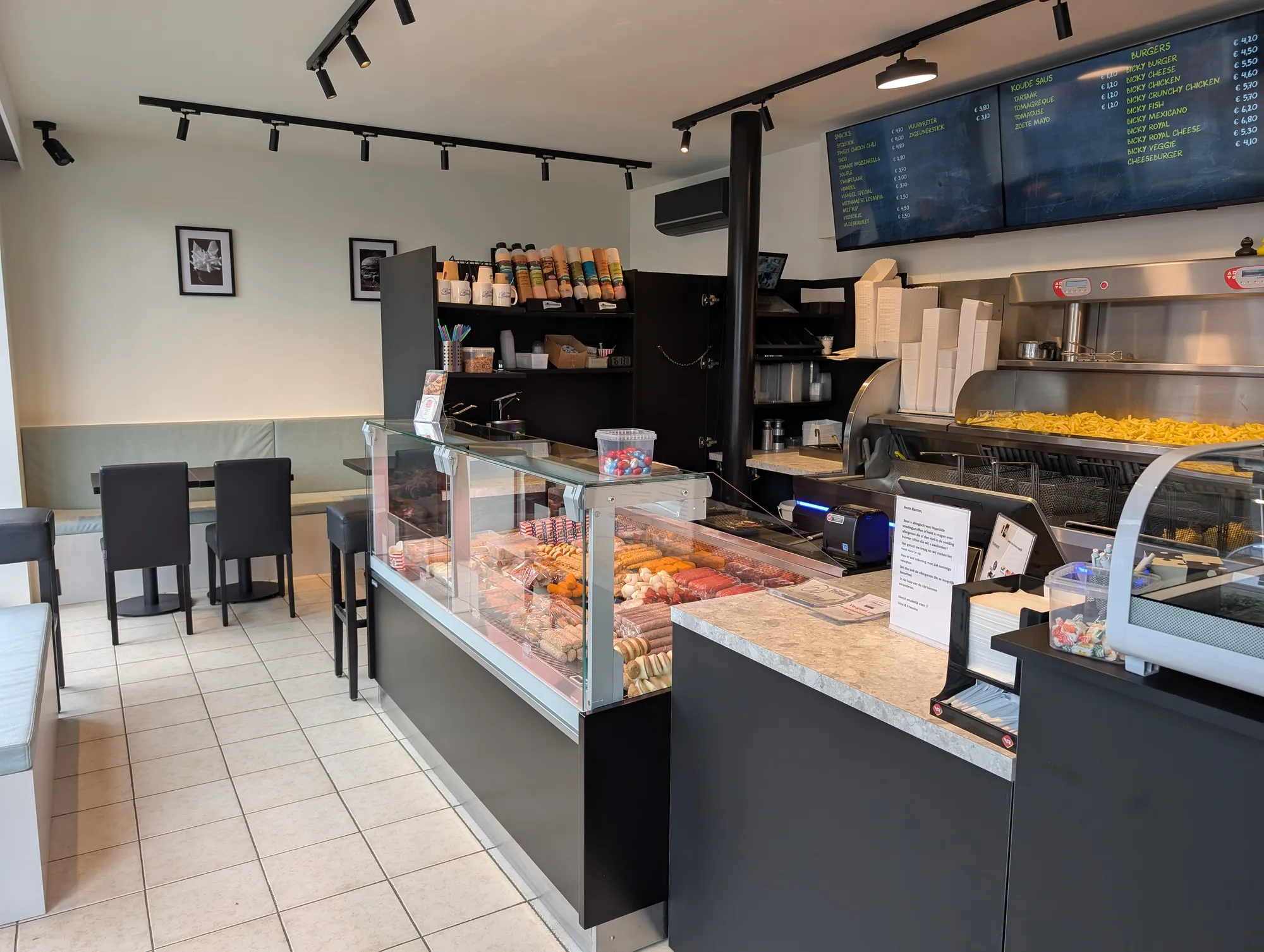 Frituur in Merksplas | Vaste en trouwe klanten | Terras met 20 zitplaatsen — foto 1
