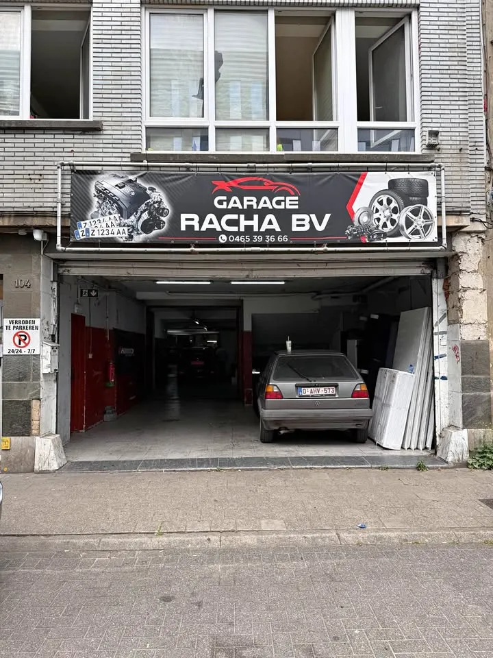 Drukke garage met ondergrondse parking