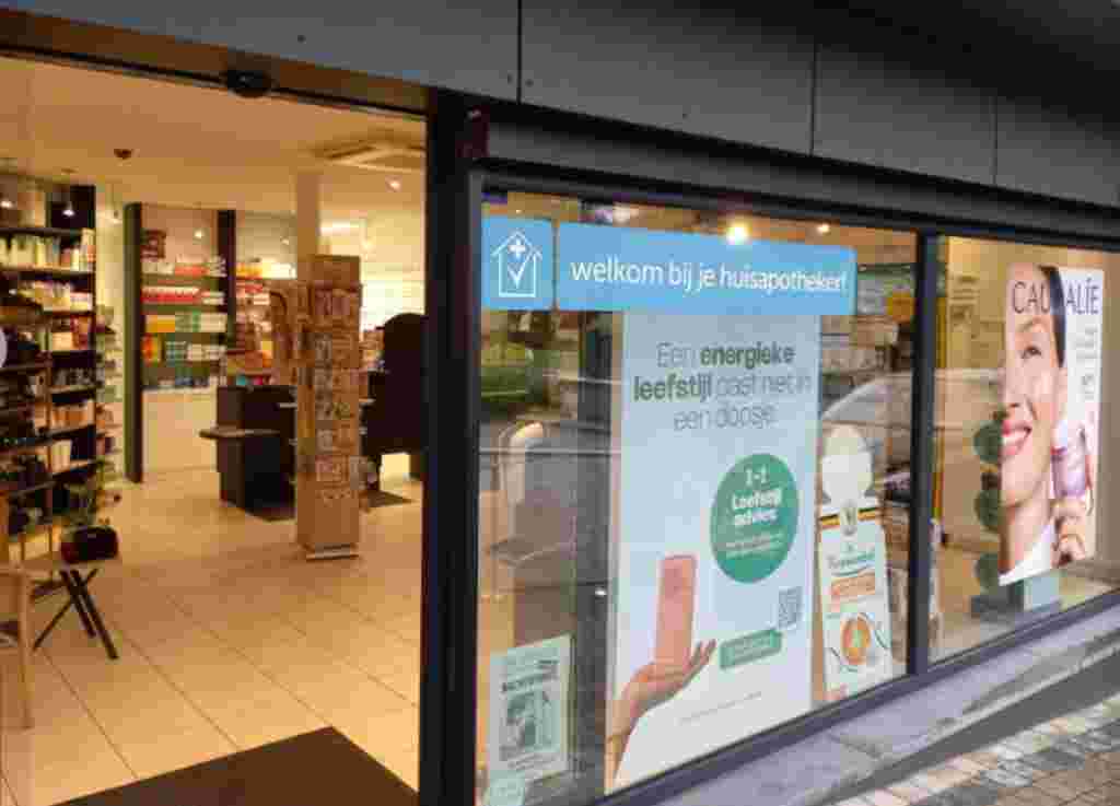 Dorpsapotheek | Drukke ligging | Grote parking